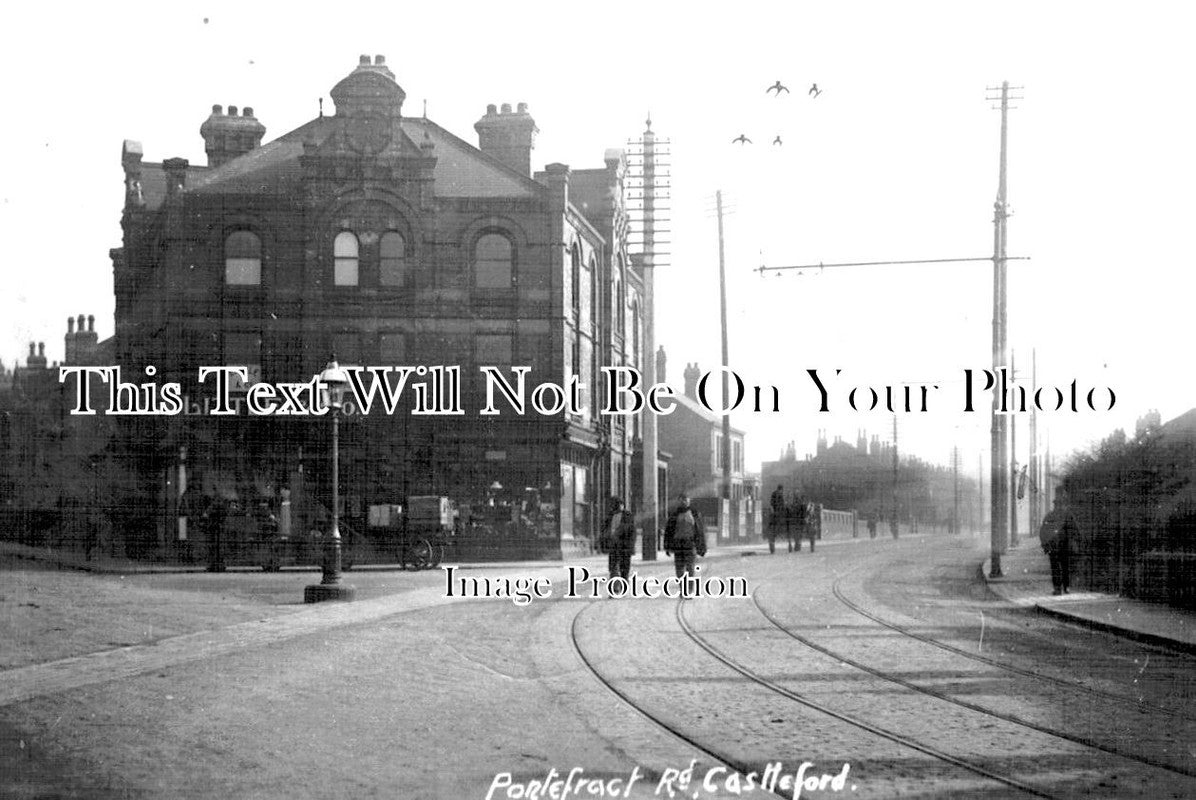 YO 8738 - Pontefract Road, Castleford, Yorkshire c1911
