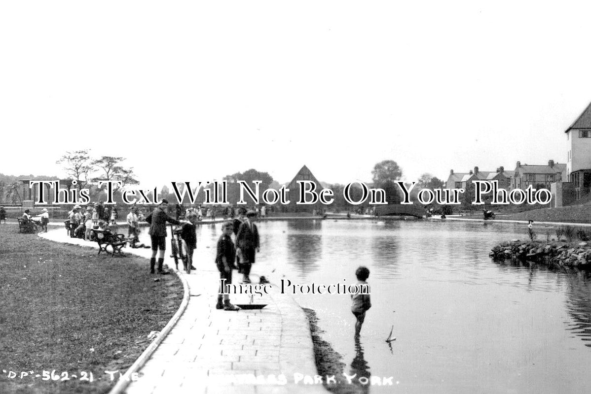 YO 8909 - The Lake, Rowntrees Park, York, Yorkshire