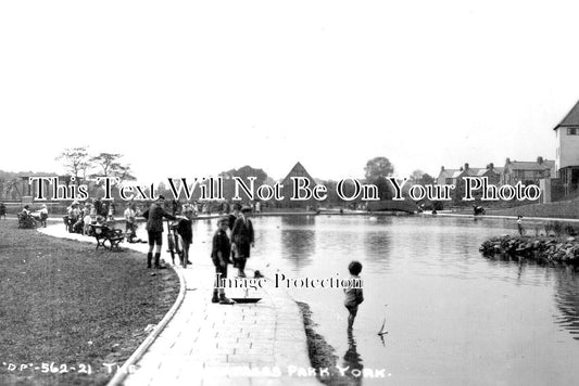 YO 8909 - The Lake, Rowntrees Park, York, Yorkshire