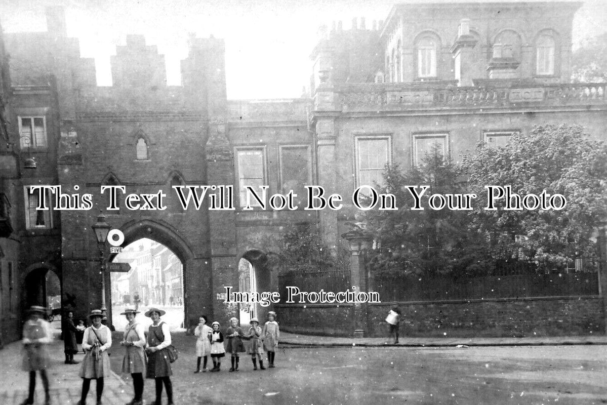 YO 8910 - North Bar, Beverley, Yorkshire c1910