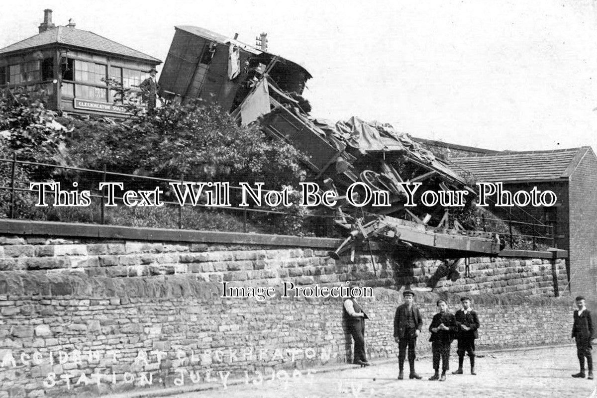 YO 900 - Train Accident, Cleck Heaton Railway Station, Yorkshire 1905