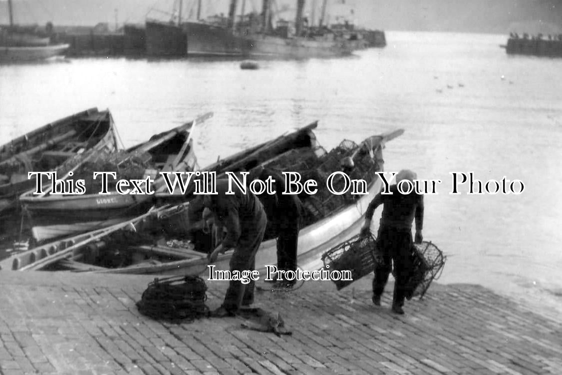 YO 9099 - Fishermen, Scarborough Harbour, Yorkshire