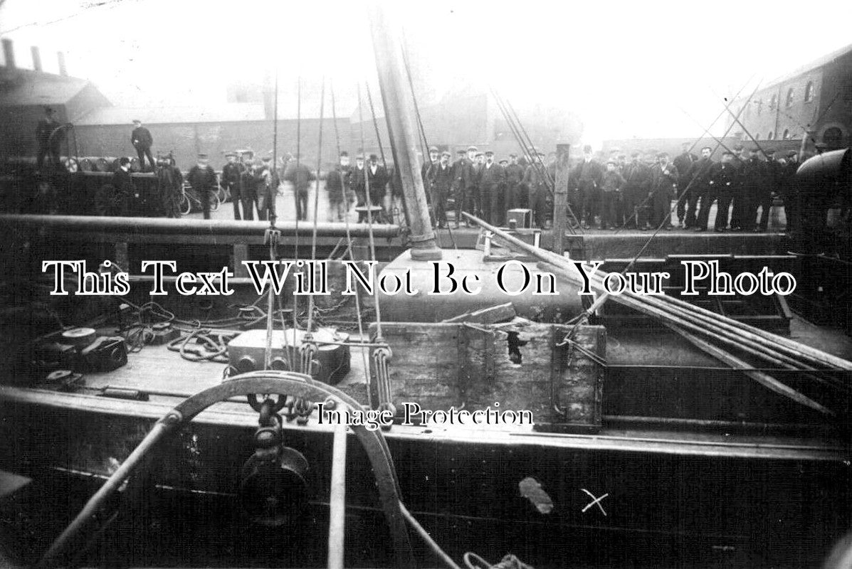 YO 9129 - British Trawler Damage, Russian Outrage, Hull, Yorkshire