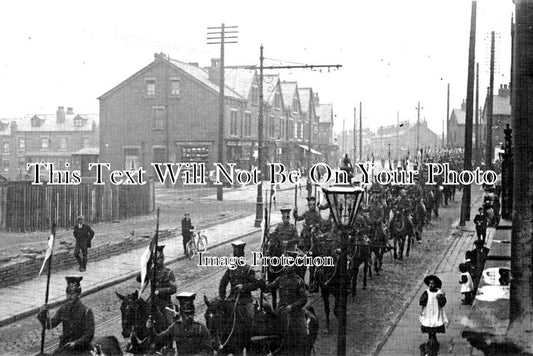 YO 9140 - Army Lancers Marching Through Leeds, Yorkshire