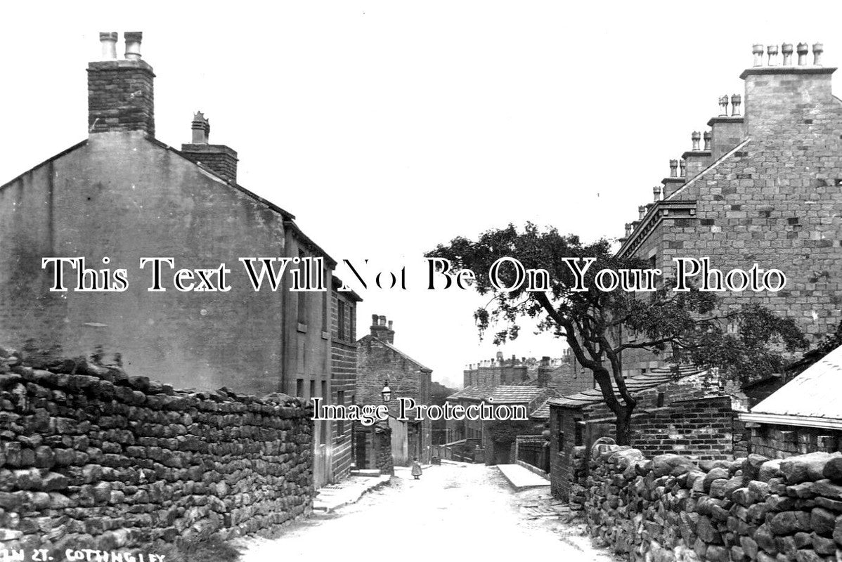 YO 9225 - Main Street, Cottingley, Yorkshire