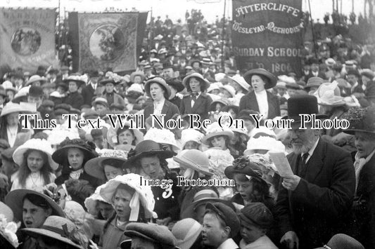 YO 9285 - Attercliffe Wesleyan Methodist Crowd, Sheffield, Yorkshire