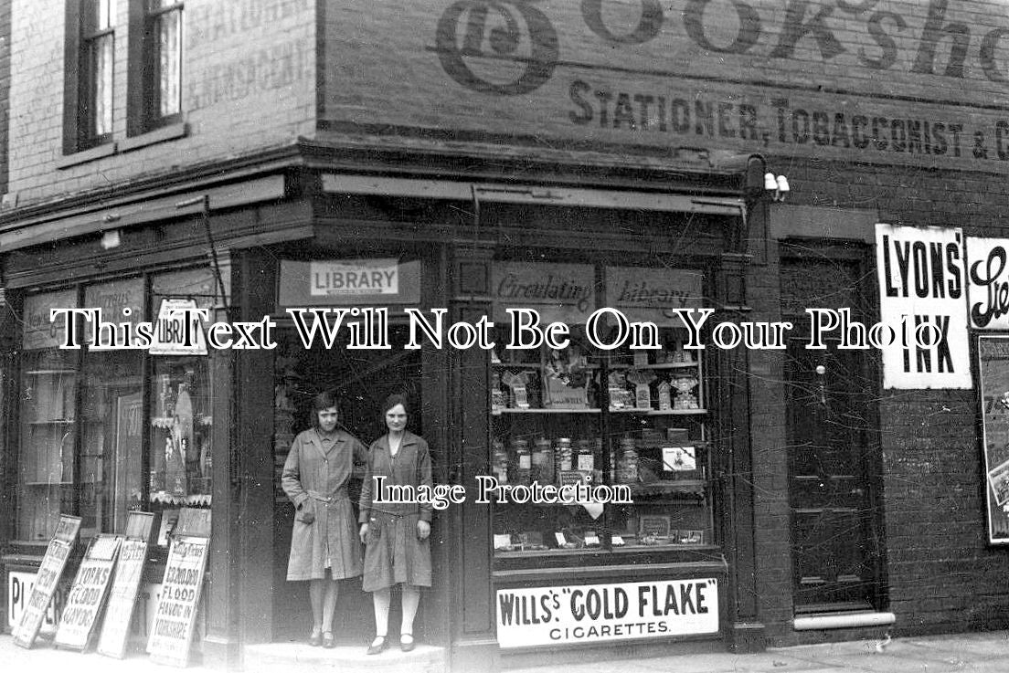 YO 9717 - Murrays Bookshop, 33 Newland Park, Hull, Yorkshire c1939