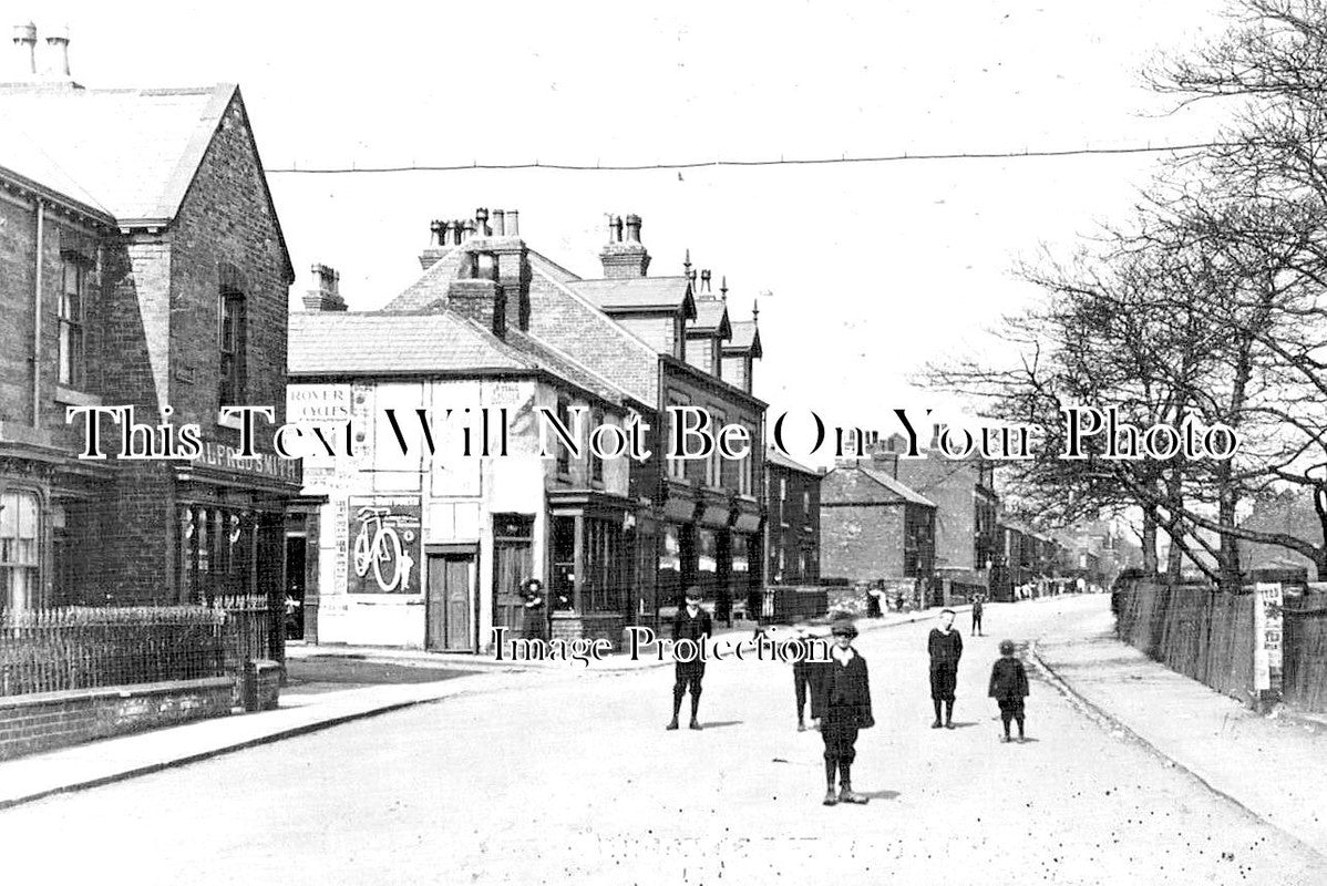 YO 9798 - Garforth, Briggate, Yorkshire c1920 – JB Archive
