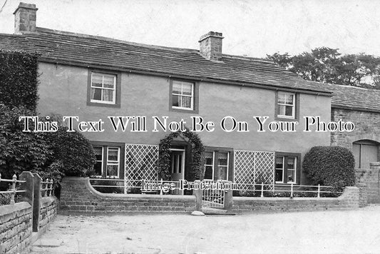 YO 980 - Bolton Abbey Farmhouse, Yorkshire c1910