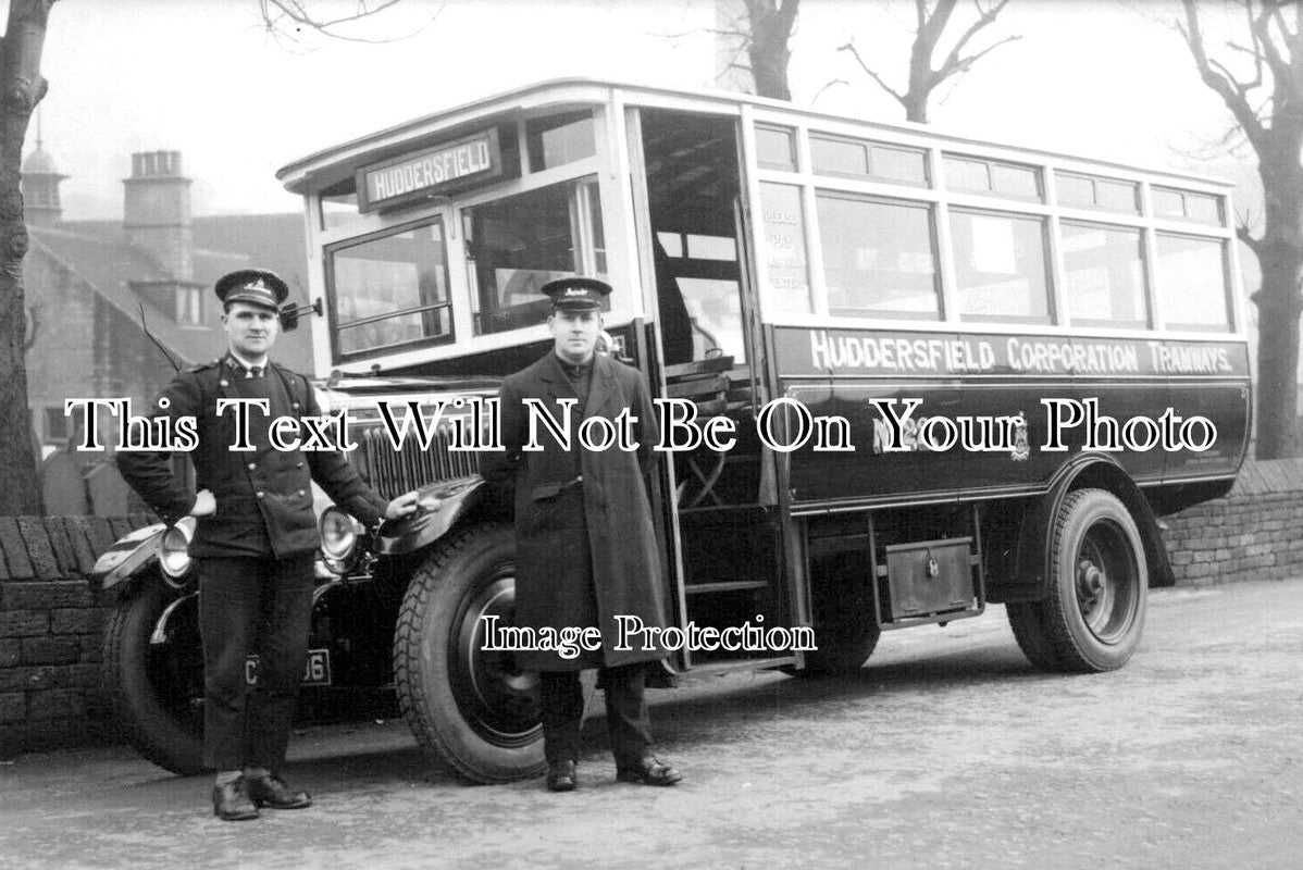 YO 9883 - Huddersfield Corporation Tramways Bus No22, Yorkshire