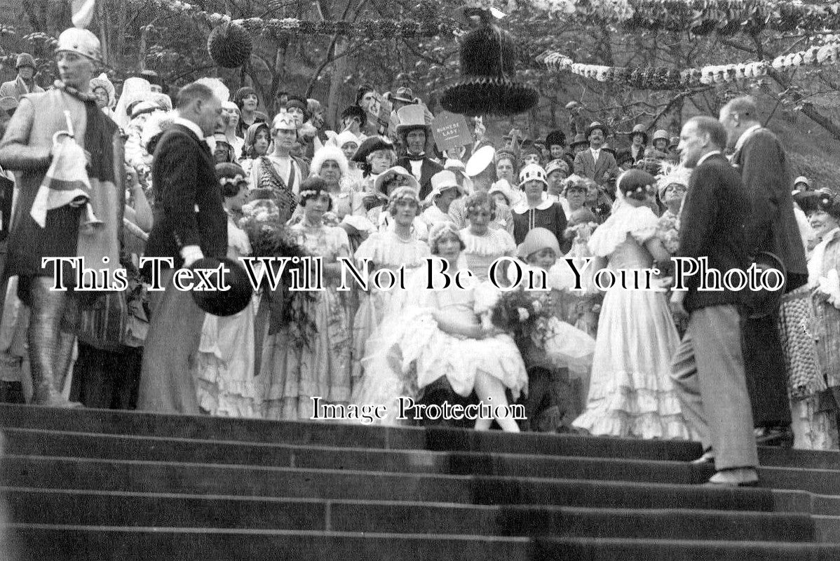 YO 9931 - Queen Of Roses, Scarborough Pageant, Yorkshire c1931