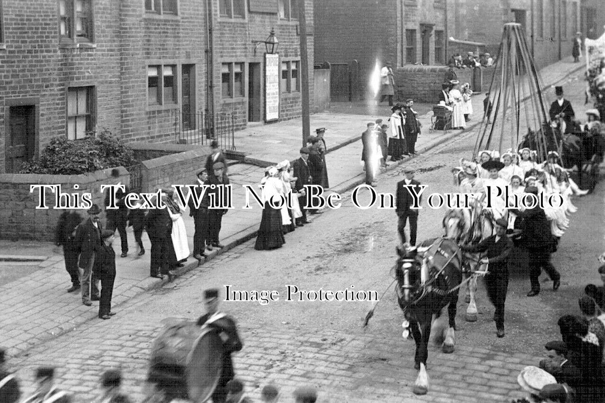 YO 9953 - Richardshaw Lane May Queen parade, Pudsey, Leeds, Yorkshire