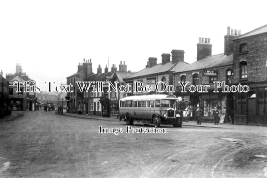 YO 9964 - Motor Bus On Railway Street, Pocklington, Yorkshire